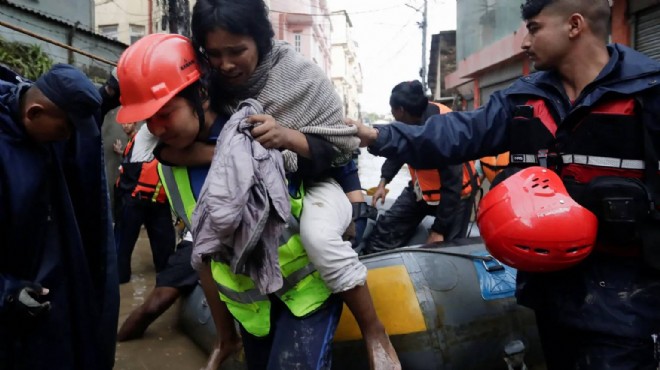 Nepal i sel vurdu: 66 kişi hayatını kaybetti!