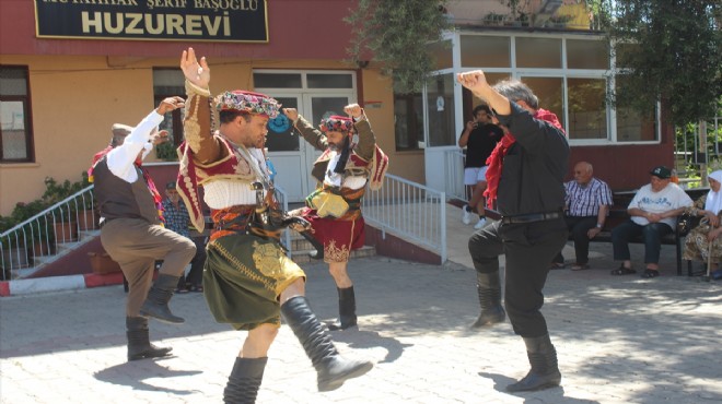 Ödemiş Zeybek Ekibi huzurevi sakinlerine halk oyunları gösterisi sundu