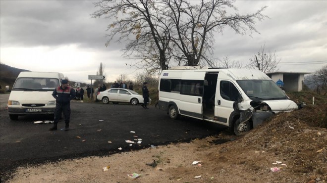 Öğrenci servisi kaza yaptı: 14 öğrenci yaralandı