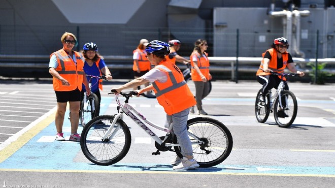 Öğrenmenin yaşı yok... Büyükşehir den kadınlara bisiklet eğitimi