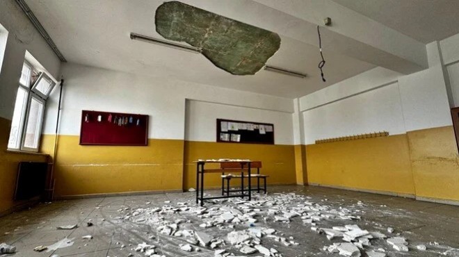 Okul tavanındaki alçı döküldü: 7 yaralı