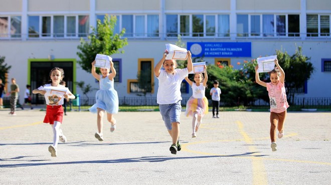 Okullarda bugün  karne zili  çalacak!