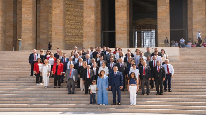 Onur Yiğit ve CHP Balçova Örgütü nden Anıtkabir ziyareti