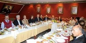 Osmanlı hanedan üyeleri yemekte biraraya geldi