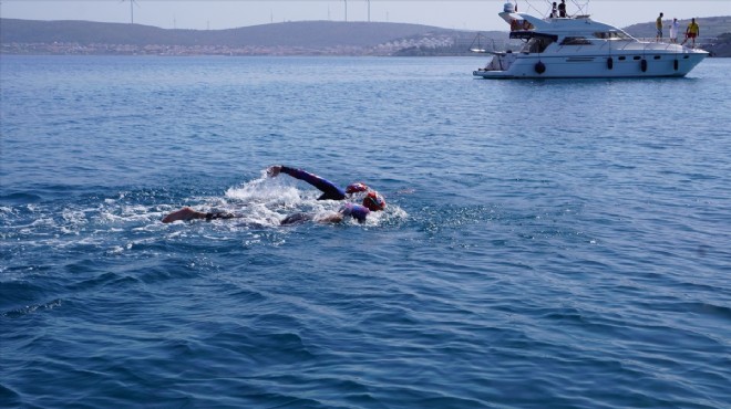 Otizmli Tuna, alkışları topladı... Sakız dan Çeşme ye kulaç attı!