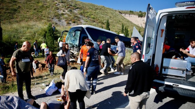 Otobüs devrildi: 35 kişi yaralandı!