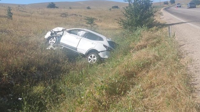 Otomobil şarampole devrildi: 3 kişi yaralandı