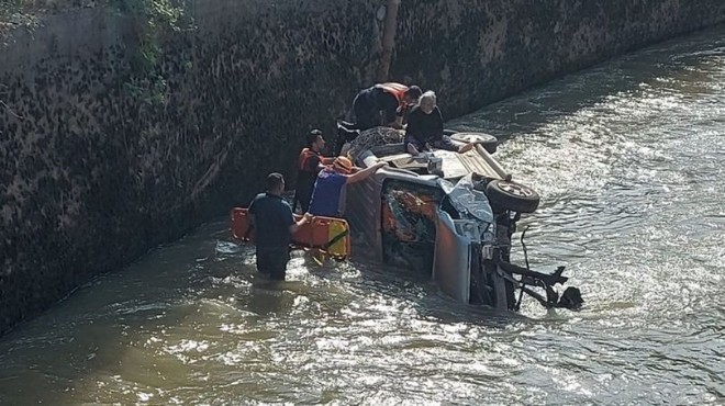 Otomobil sulama kanalına devrildi: 2 ölü, 1 yaralı