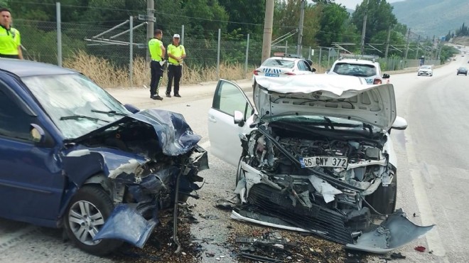 Otomobiller hurdaya döndü... Feci kazada 1 kişi can verdi!