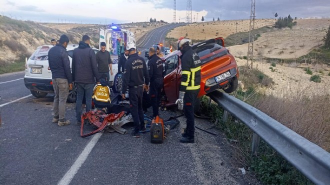 Otomobiller kafa kafaya çarpıştı: 1 ölü, 2 yaralı