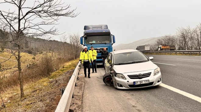 Otoyolda feci kaza: Otomobil tankere çarptı!