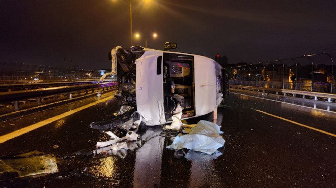 Otoyolda servis minibüsü devrildi: 1 kişi can verdi