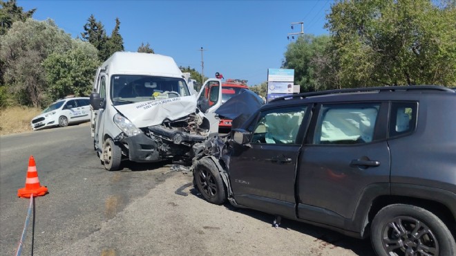 Özel halk otobüsü ile otomobil çarpıştı: 18 yaralı!