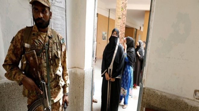 Pakistan da kanlı seçim: 28 kişi öldü