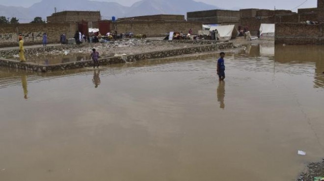 Pakistan ı muson yağmurları vurdu: 290 ölü