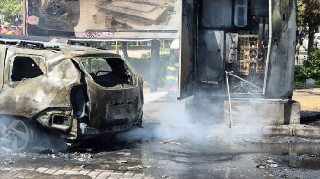 Panik anları: Trafo patladı, 4 araç zarar gördü!