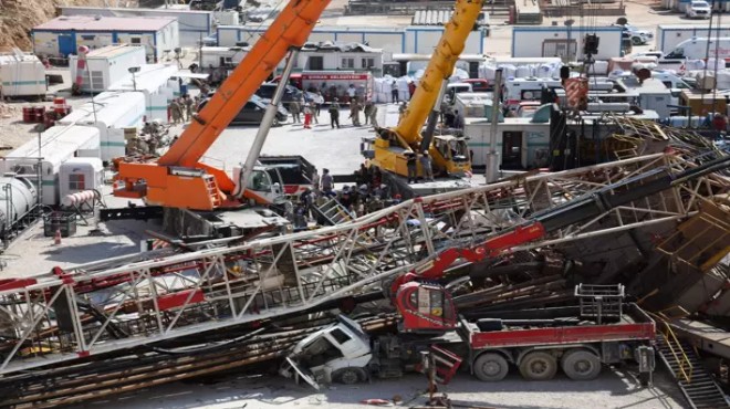 Petrol arama sahasında facia: Sondaj kulesi devrildi!