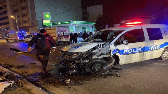 Polis otosu ağaca ok gibi saplandı... İki memur yaralandı!