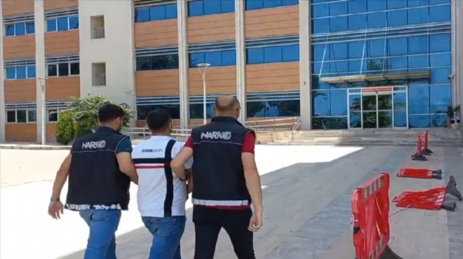 Polisi görünce uyuşturucuyu üzerindeki attı!