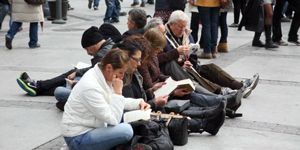 Alsancak taki yeni düzenlemeye kitaplı protesto