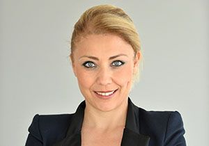 İzmirli gazeteci Ayçe ye büyük ödül