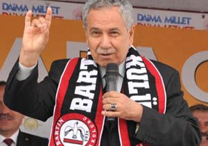 Bülent Arınç da bozkurt işareti yaptı!