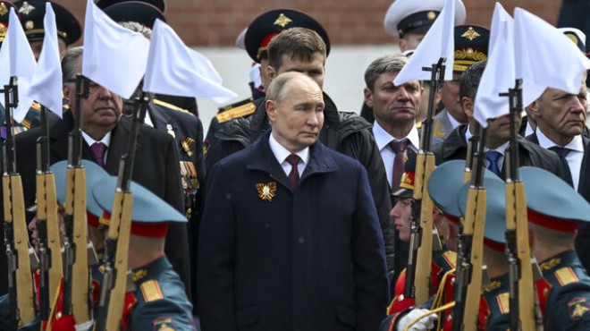 Rusya da Putin yeni kabineyi onayladı