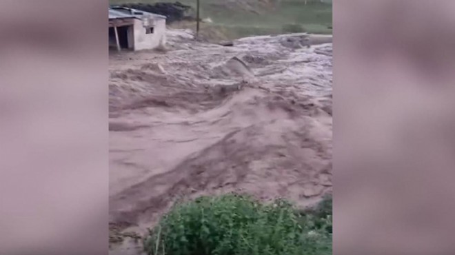 Sağanak sele dönüştü: Çoban son anda kurtarıldı