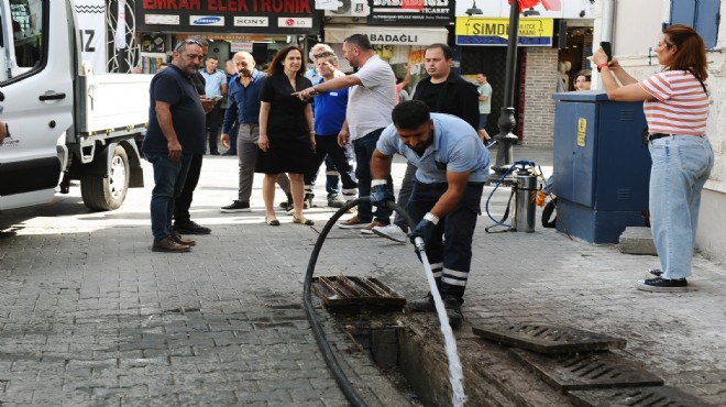 Sahaya indi... Başkan Ünsal sorunları Çarşı da dinledi