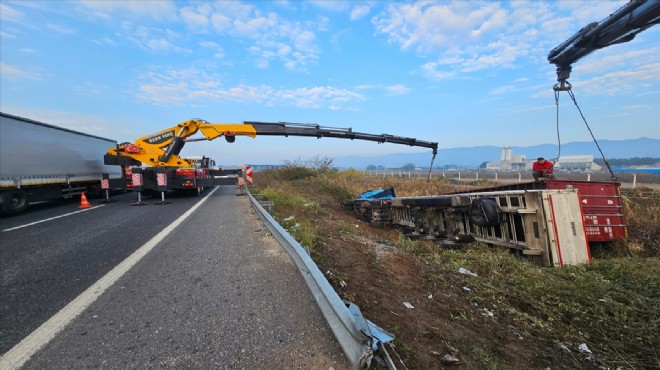 Şarampole devrildi... TIR şoförü ölümden döndü!