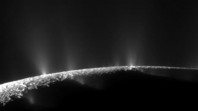 Satürn ün uydusu Enceladus ta bulundu: Yaşamın yapı taşı