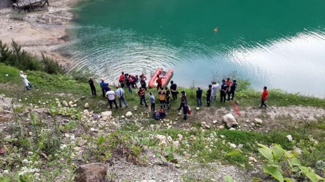 Serinlemek için girdiği gölette boğuldu