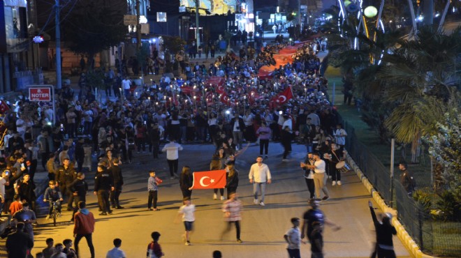 Silopi de 10 bin kişiyle  fener alayı  düzenlendi