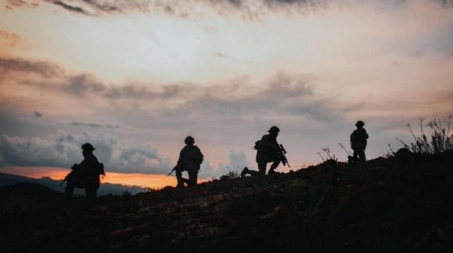 Sınır hattında 8 FETÖ üyesi yakalandı