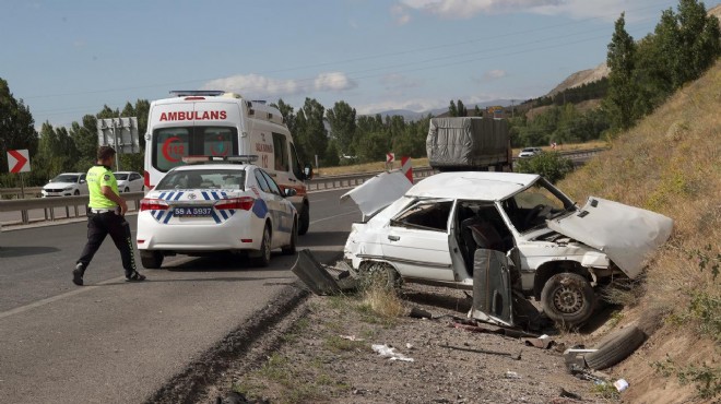 Sivas ta otomobil devrildi: 1 ölü, 4 yaralı