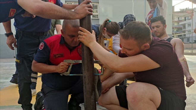 Skora sinirlendi direğe tekme attı... Ayağına demir saplandı!