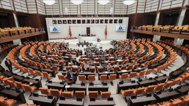 Sosyal medya düzenlemesi meclisten geçti... İçeriğinde neler var?