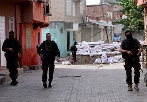 Sur’da çatışmalar sürüyor: 4 polis yaralı 