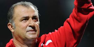 Aysal la Terim masaya oturdu