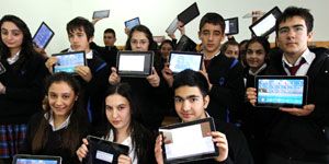 İzmirli öğrenciler  tablet lerine kavuştu