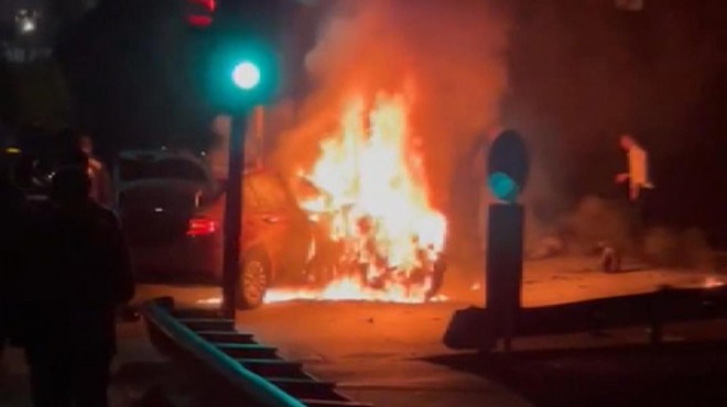 Taksi ile motosiklet alev alev yandı: 1 ölü!