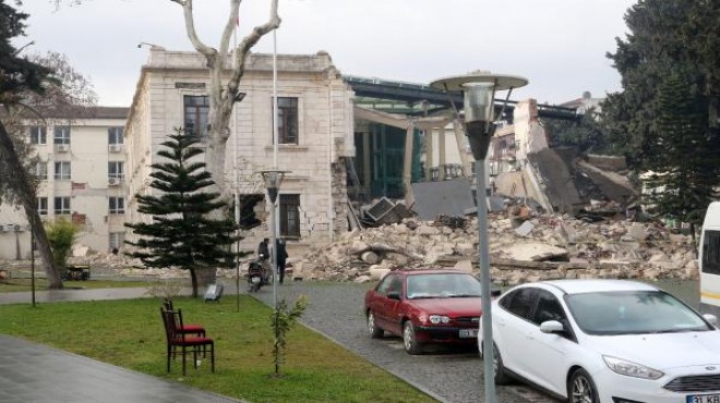 Tarihi Hatay Valilik binası depremde çöktü