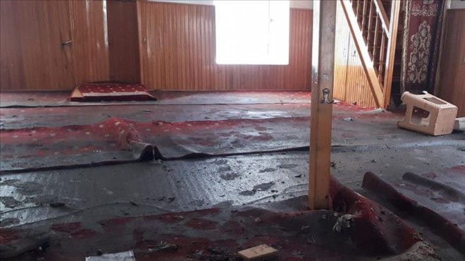Tarihi Sığacık Camisi depremde zarar gördü