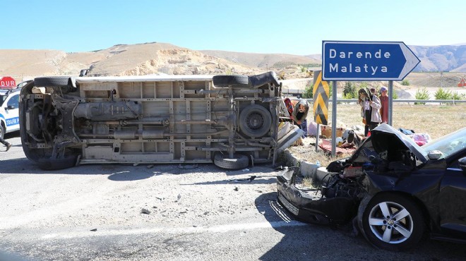 Tarım işçilerini taşıyan minibüs otomobille çarpıştı