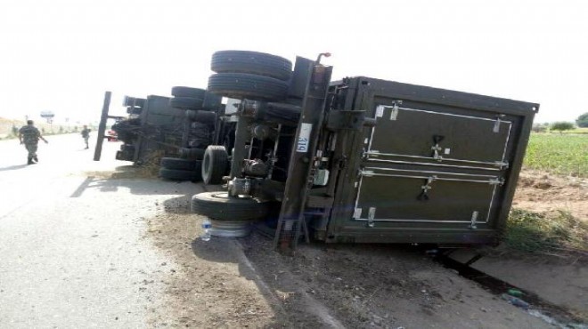 Tatbikattan dönem TIR devrildi: 2 asker yaralı