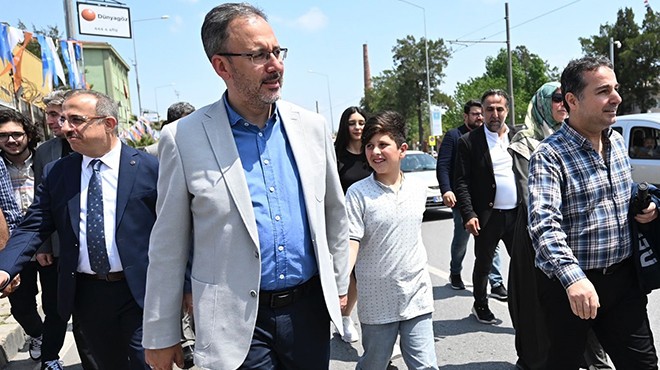 TCG Anadolu ilgisi trafiği kilitledi... Bakan Kasapoğlu yürüyerek gitti!
