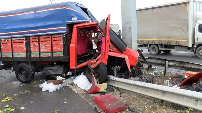 TEM de trafik kilitlendi: Kamyonetin motoru fırladı!