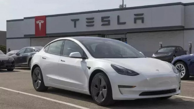 Tesla 125 bin 227 aracını geri çağıracak!