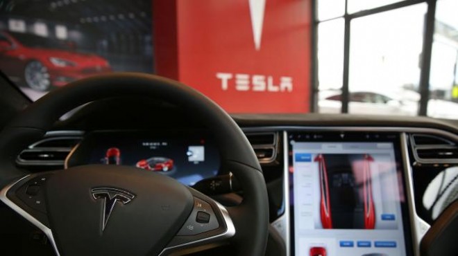 Tesla satışlarını artırmak için indirime gitti