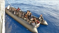 İzmir açıklarında 78 göçmen kurtarıldı